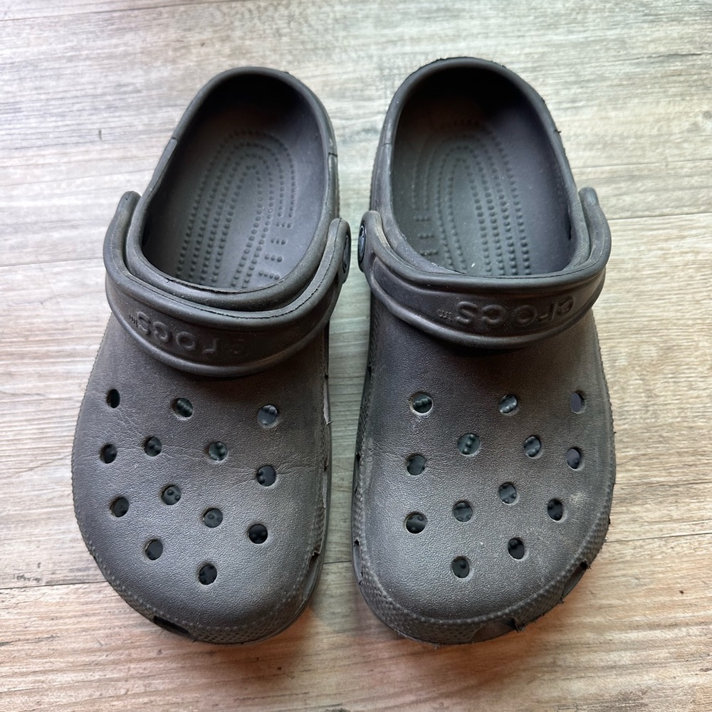 Women’s size 7 black crocs